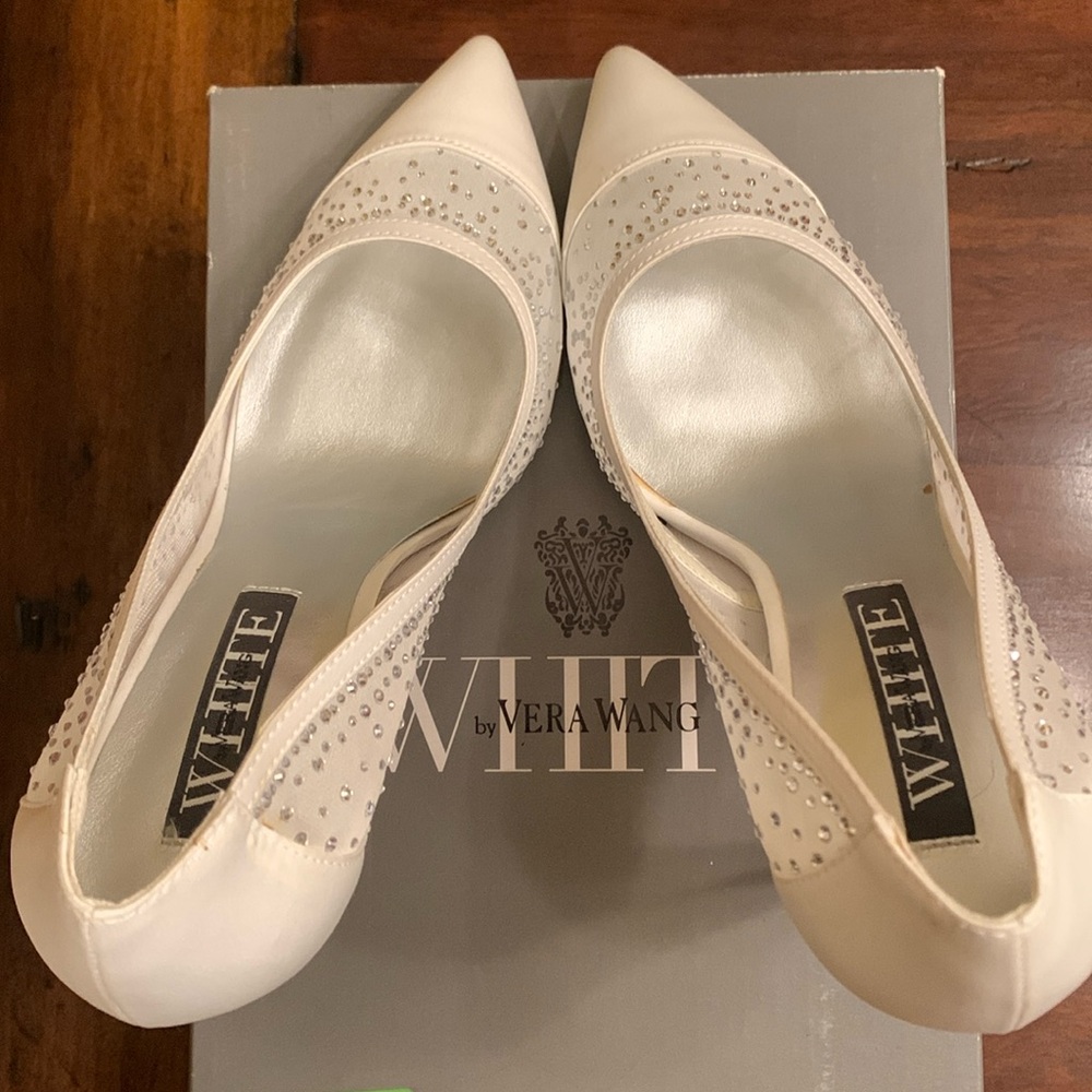 Vera Wang White Crystal Pump Heels 👗 👛beautiful wedding or symphony ball shoes